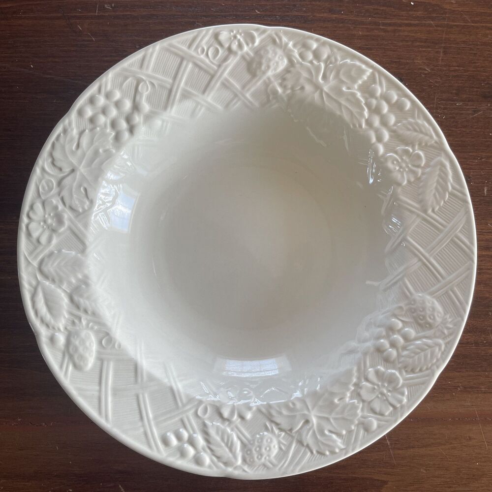 Mikasa English Countryside Soup Bowl‎ White Strawberries Leaves Trellis